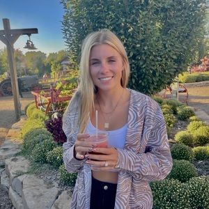 Meet your Posher, Christina